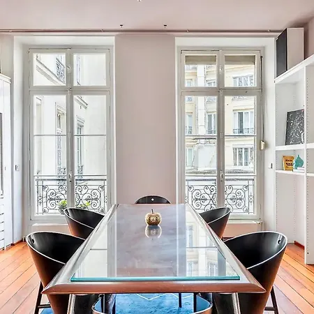 Apartament Chic Parisian Flat *