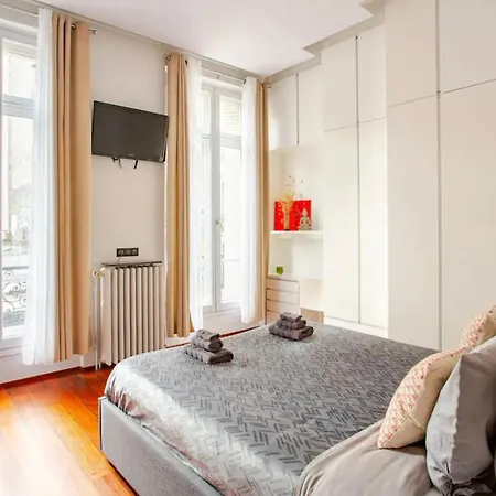 Chic Parisian Flat Apartament