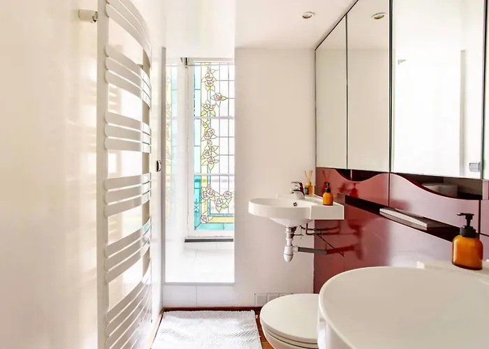 Chic Parisian Flat *