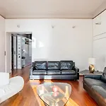 Chic Parisian Flat 아파트
