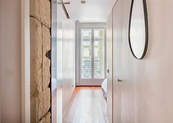 Chic Parisian Flat פריז