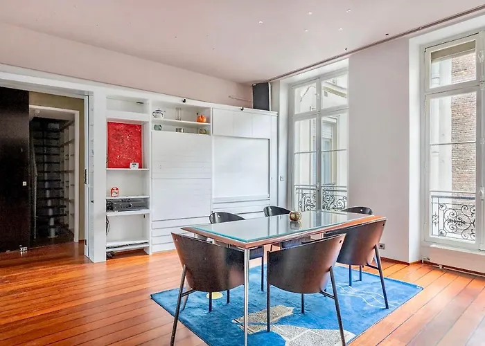 Chic Parisian Flat פריז