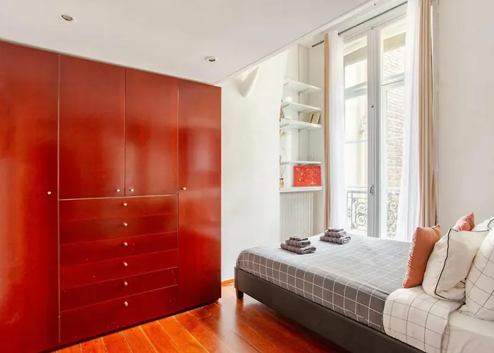דירה Chic Parisian Flat